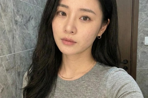 刘纯燕吃炸酱面被拍