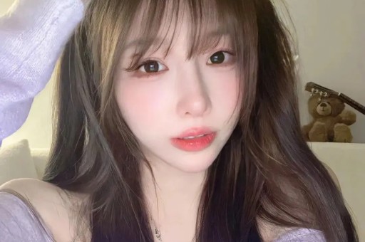 全网吃瓜！某单位美女网红被扒！浑身大牌豪车珠光宝气！